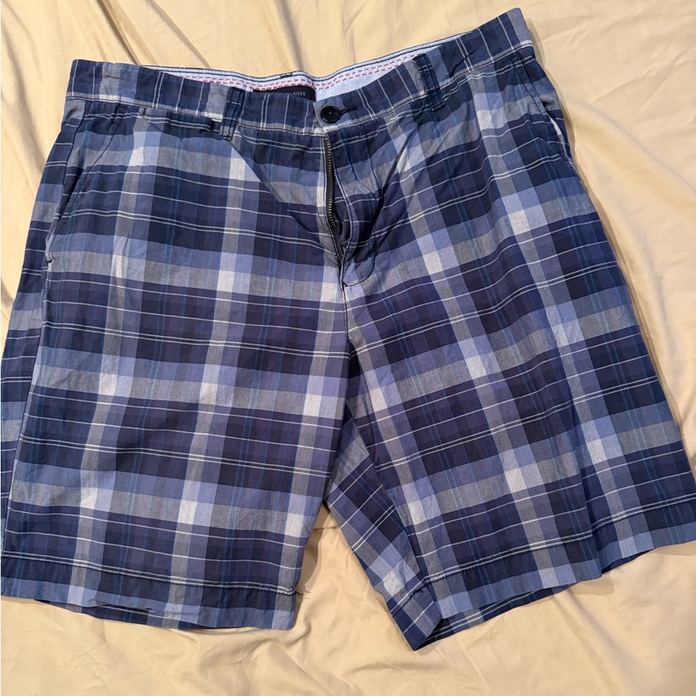 Men’s Tommy Hilfiger plaid flat front blue and grey shorts.